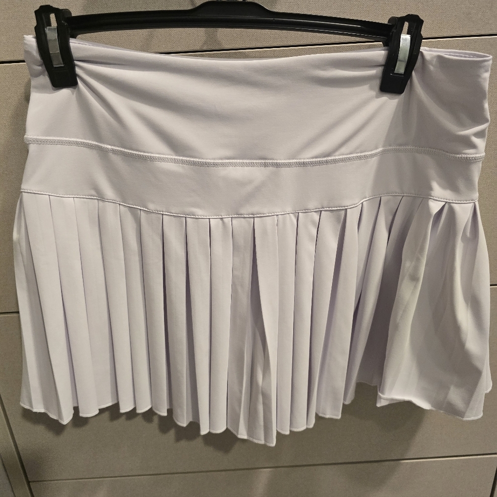 Cut The Frills. Pleated White Skirt